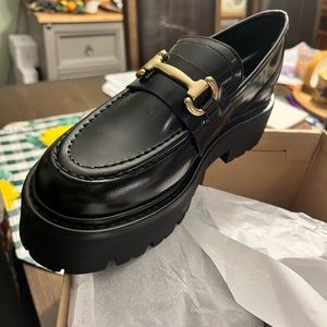 Steve Madden Size 9 Roux, black leather loafers